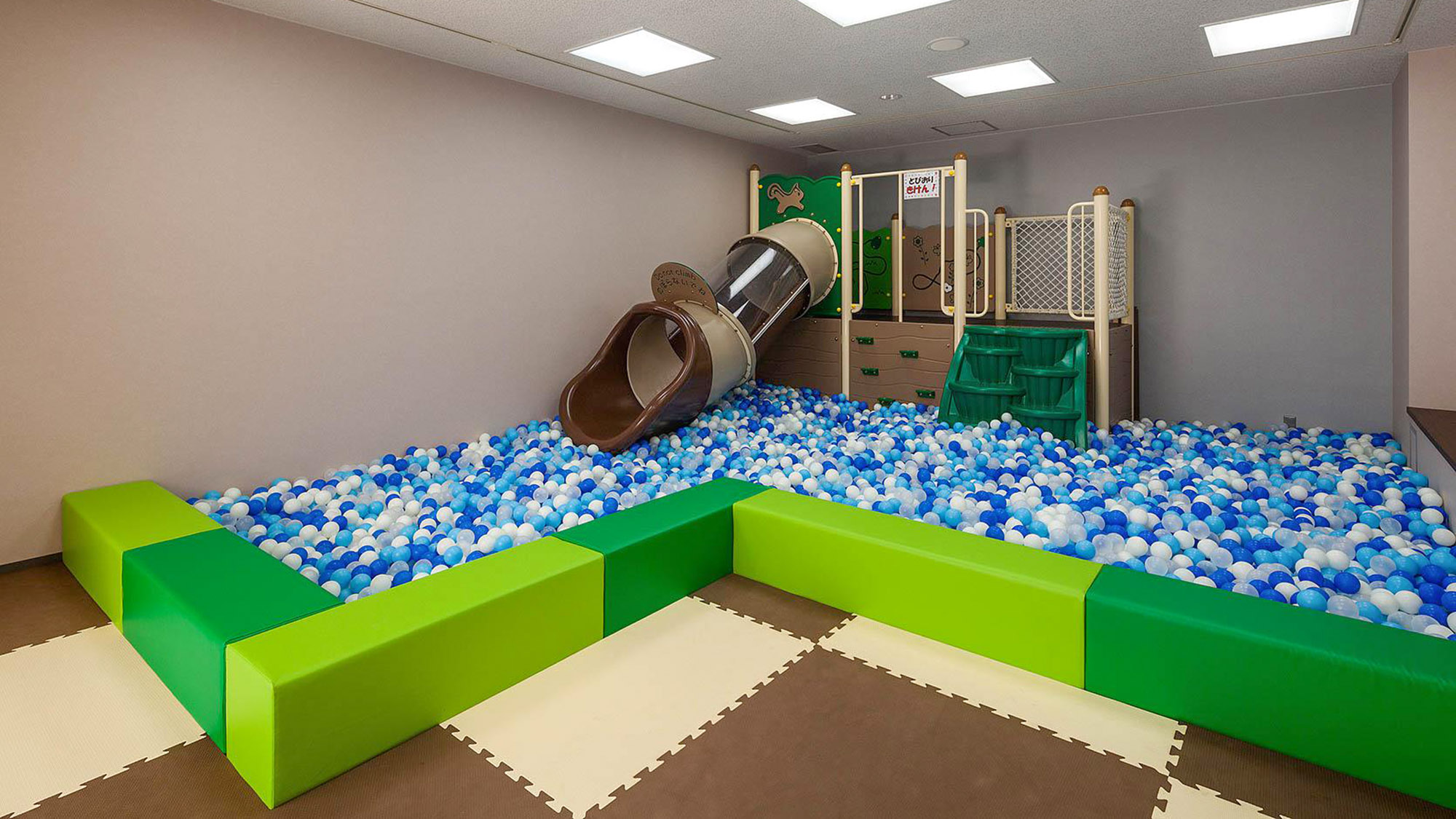 ・【キッズスペース】当館ではキッズスペースをご用意　お子様連れでもご安心いただけます