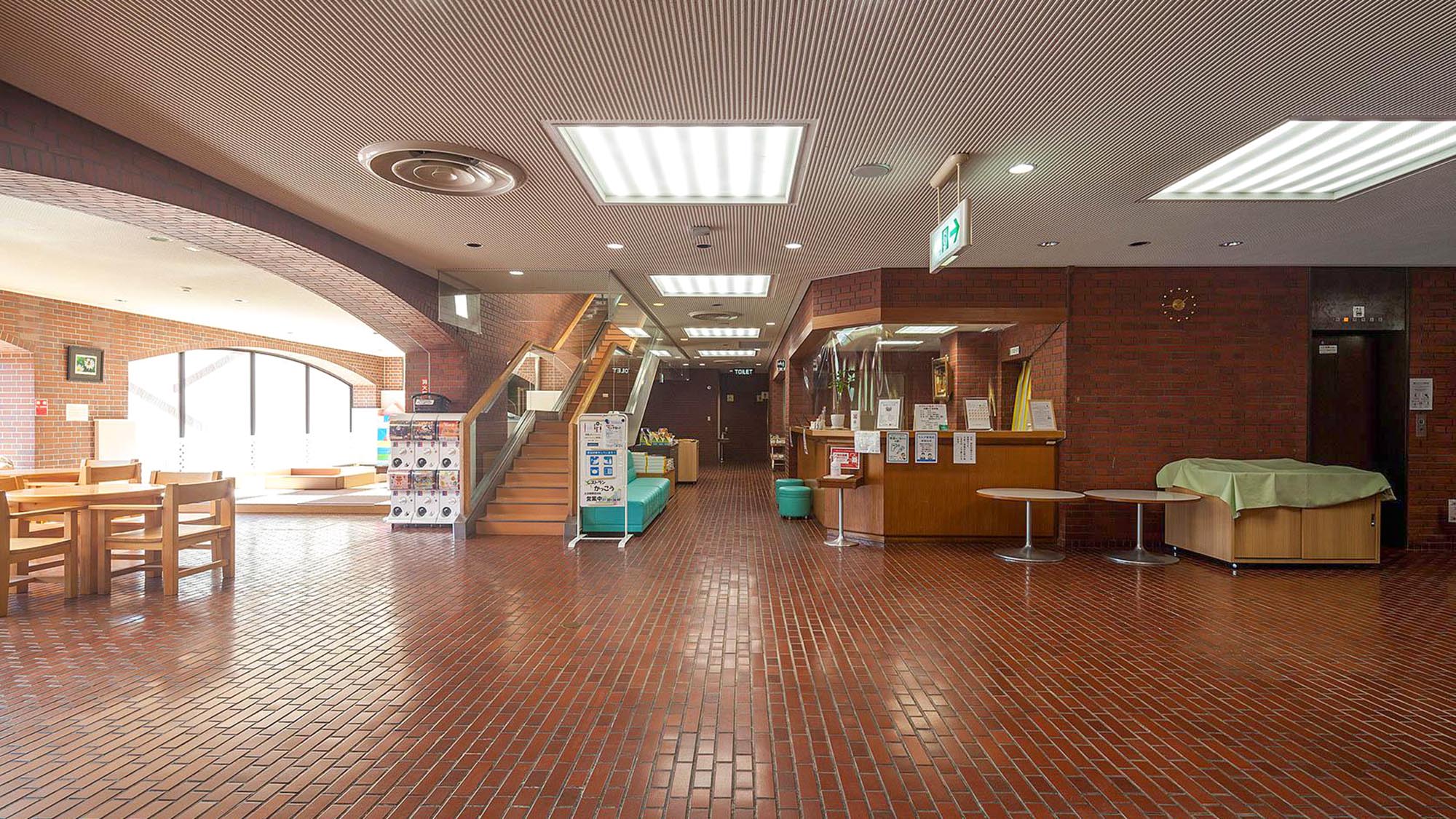 ・【ロビー】レトロ感あふれるロビー　チェックインの際はこちらにお越しください　