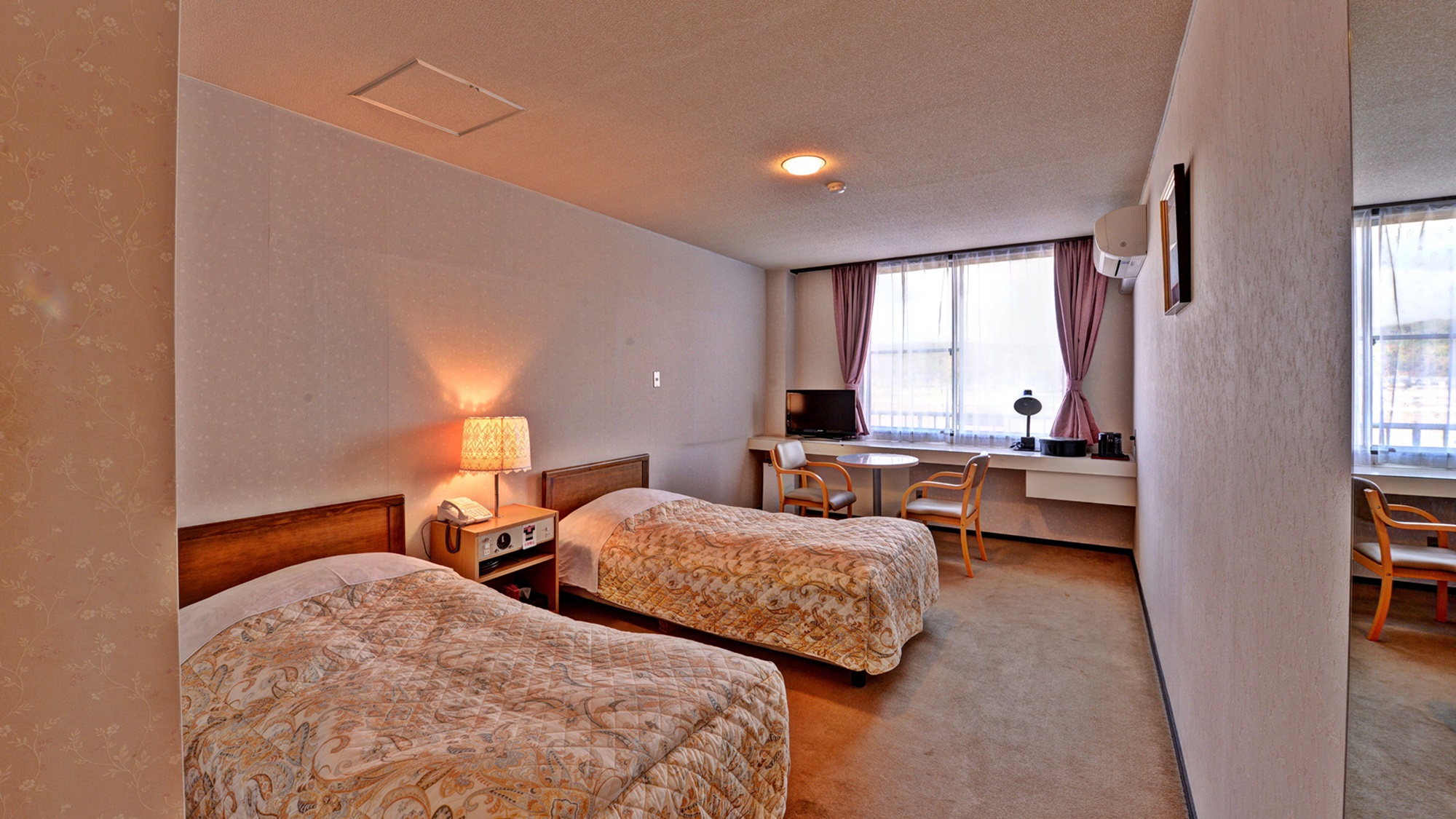 *【客室例(ツイン)】阿武隈山脈を一望できるツインルームでおくつろぎください。