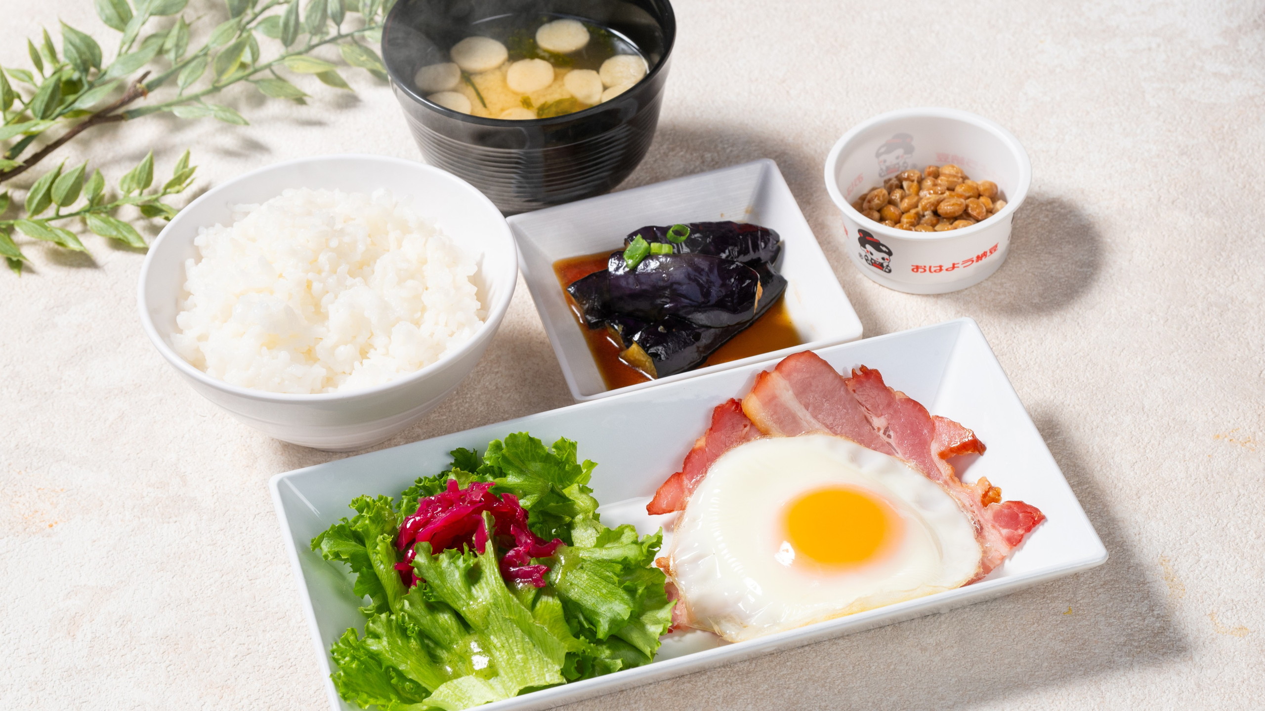 ベーコンエッグ和定食