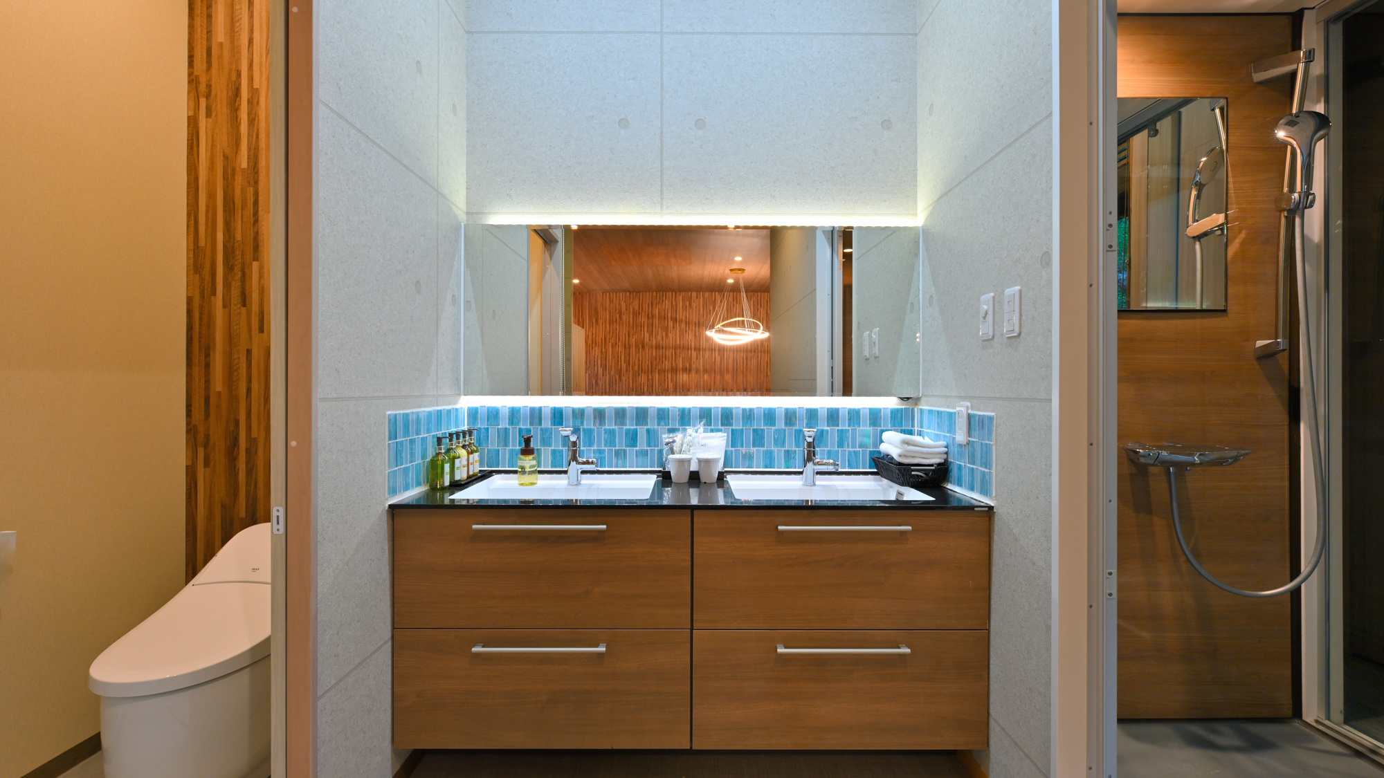 全室バス・トイレ・シャワー完備。快適で清潔な滞在を