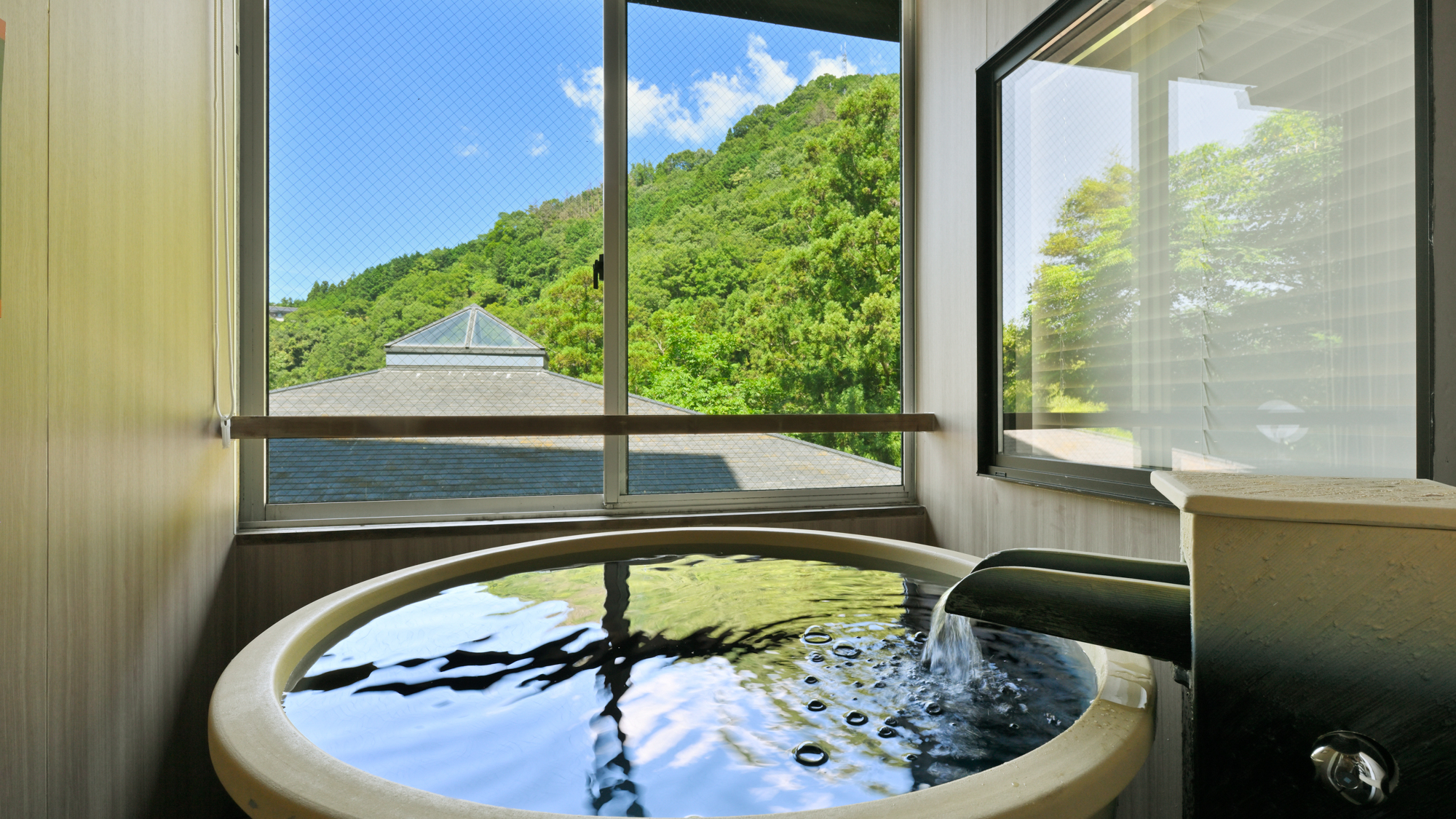 【洋モダンスイート和洋室】 半露天風呂付（60㎡）