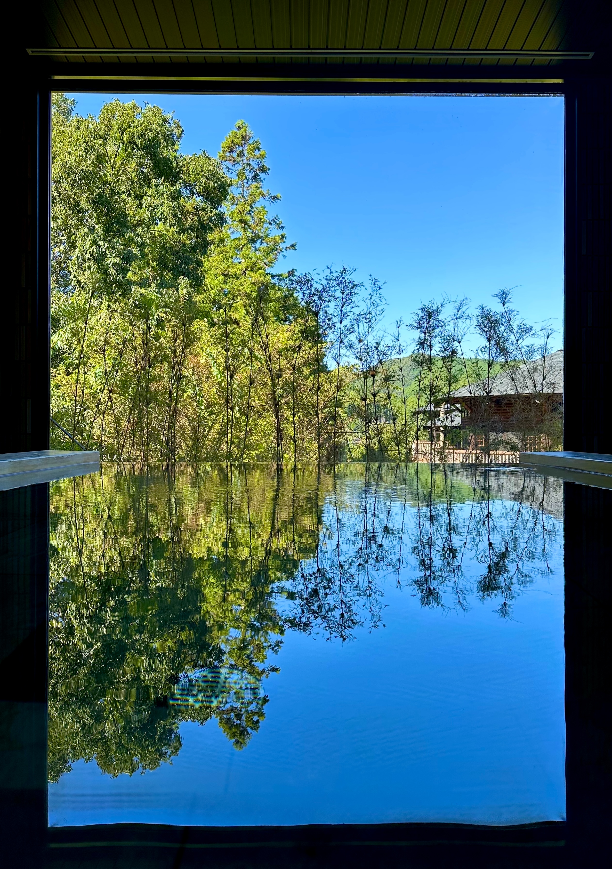 しみず温泉（水鏡）