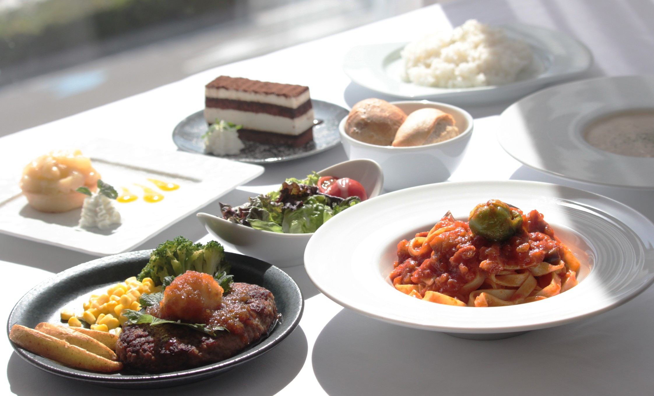 【朝夕食付】お部屋でゆっくりインルームダイニング付きプラン 