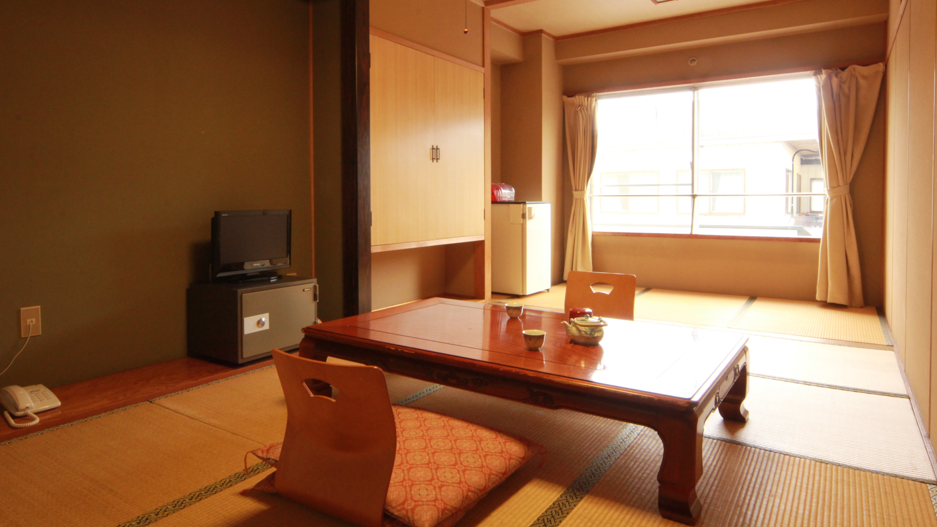 ■和室10畳～12畳　―1～4名様用―　当館では心安らぐ和室タイプのお部屋をご用意しております。