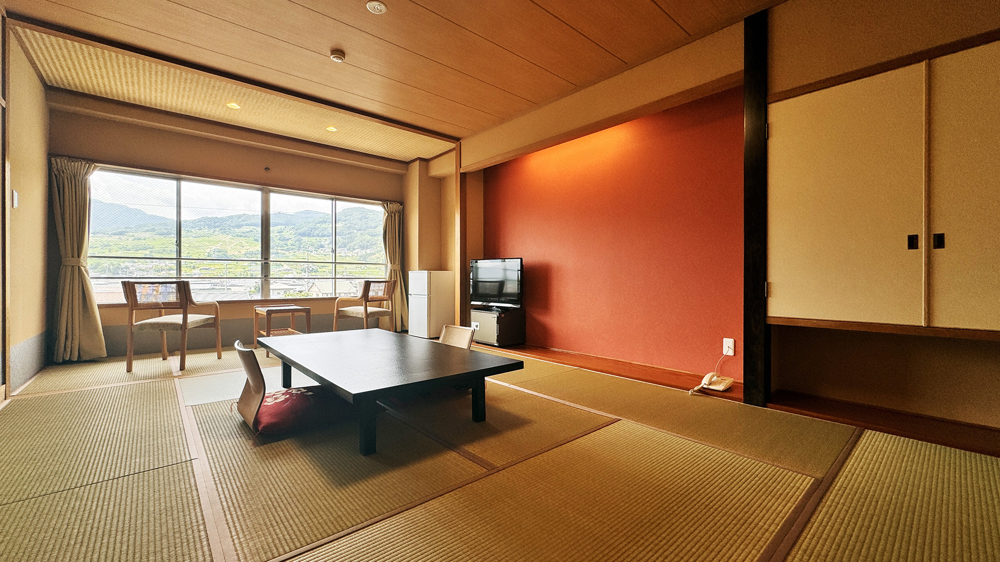 リニューアルした10畳～12畳のお部屋です