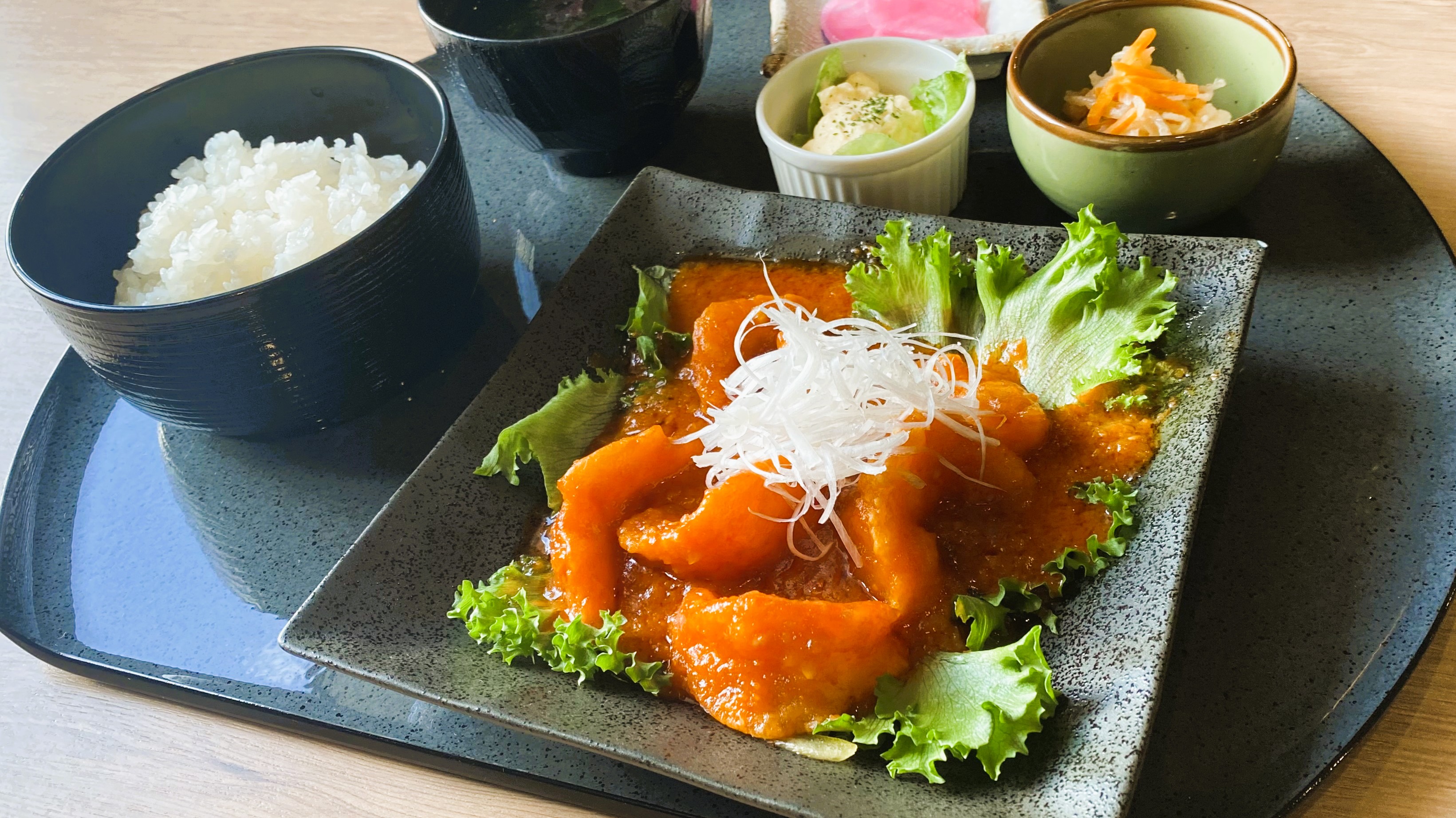 夕食　日替わり定食の一例