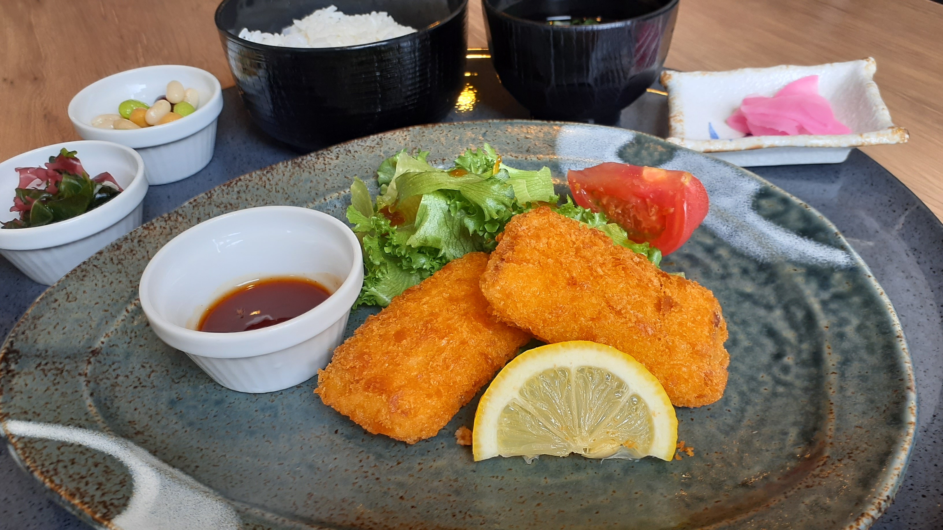 夕食　定食の一例