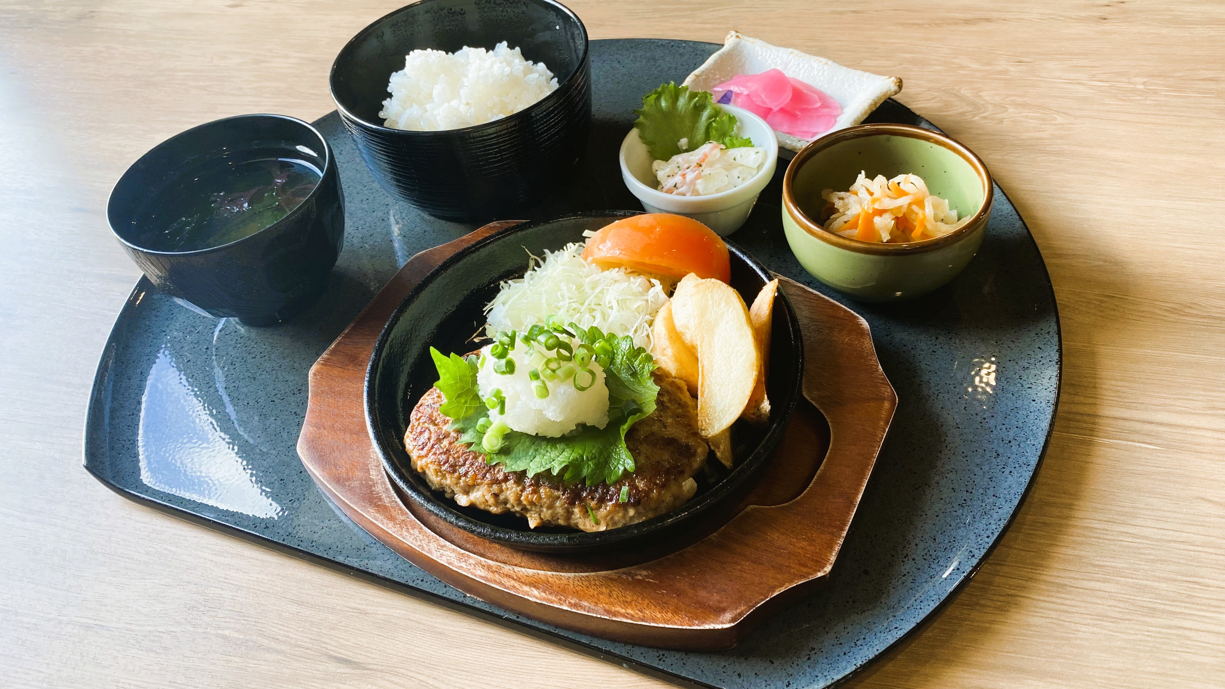 夕食　日替わり定食の一例