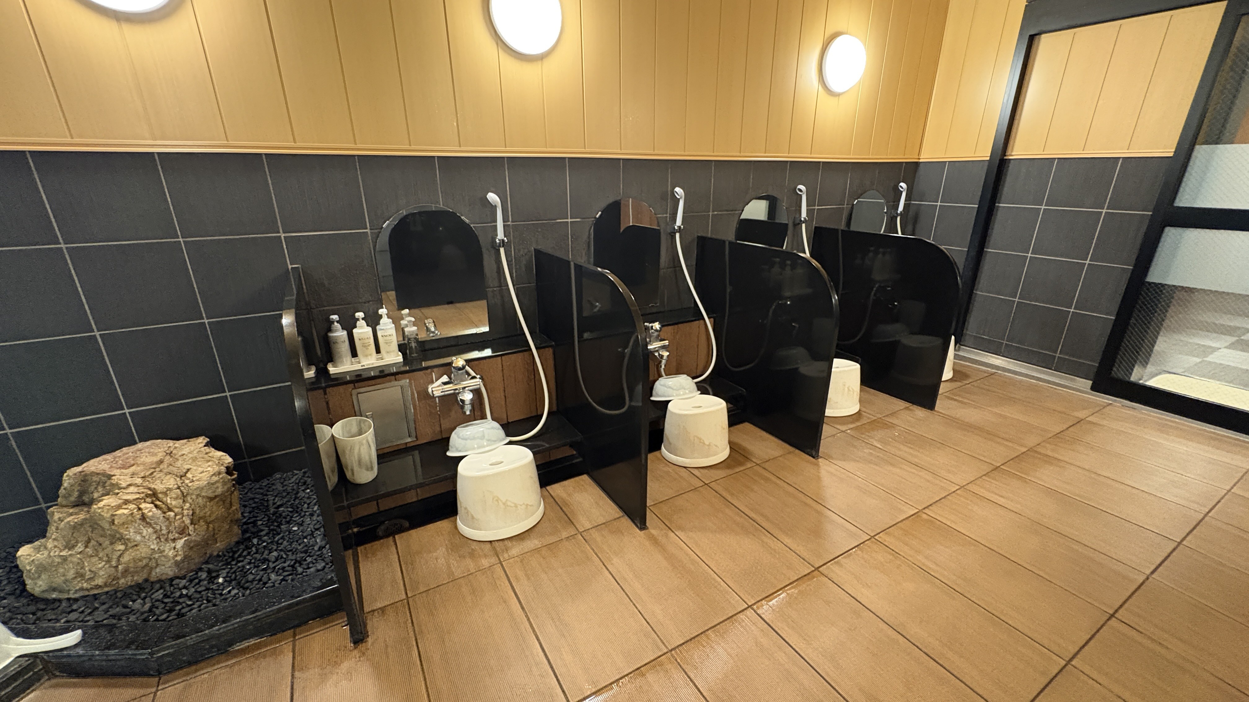 女性大浴場洗い場