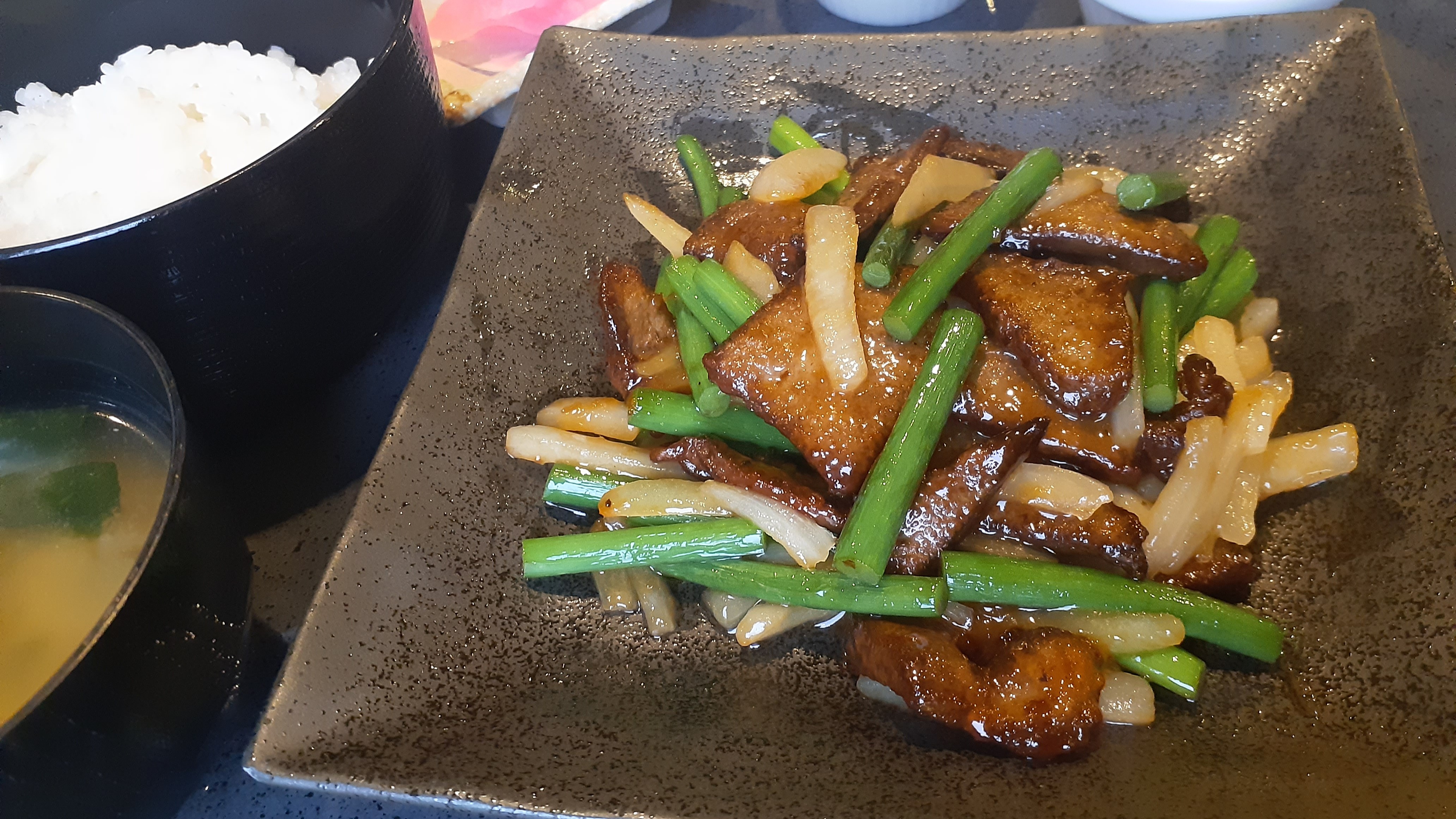 夕食　定食の一例