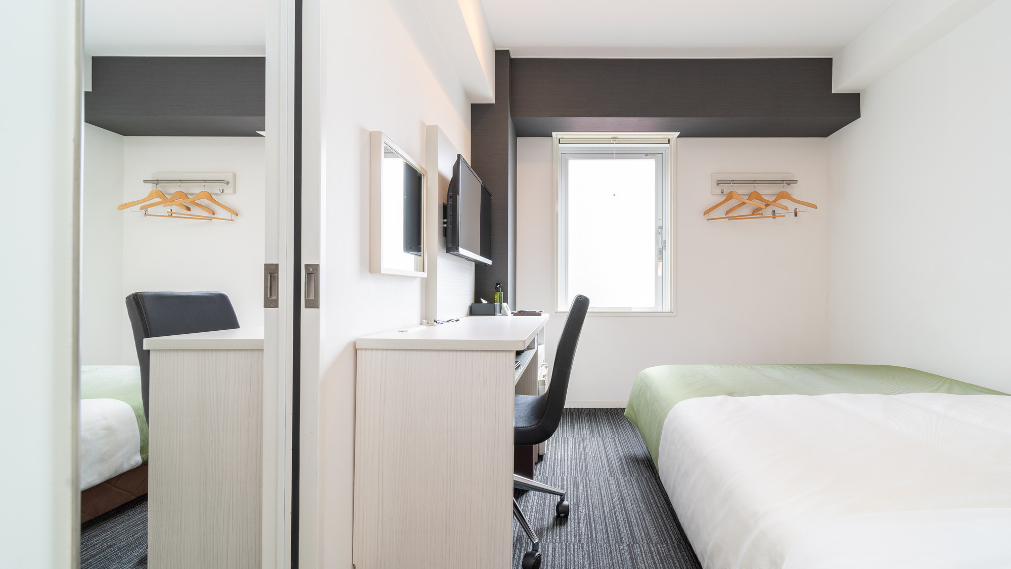 2部屋を中の扉で行き来できるお部屋です