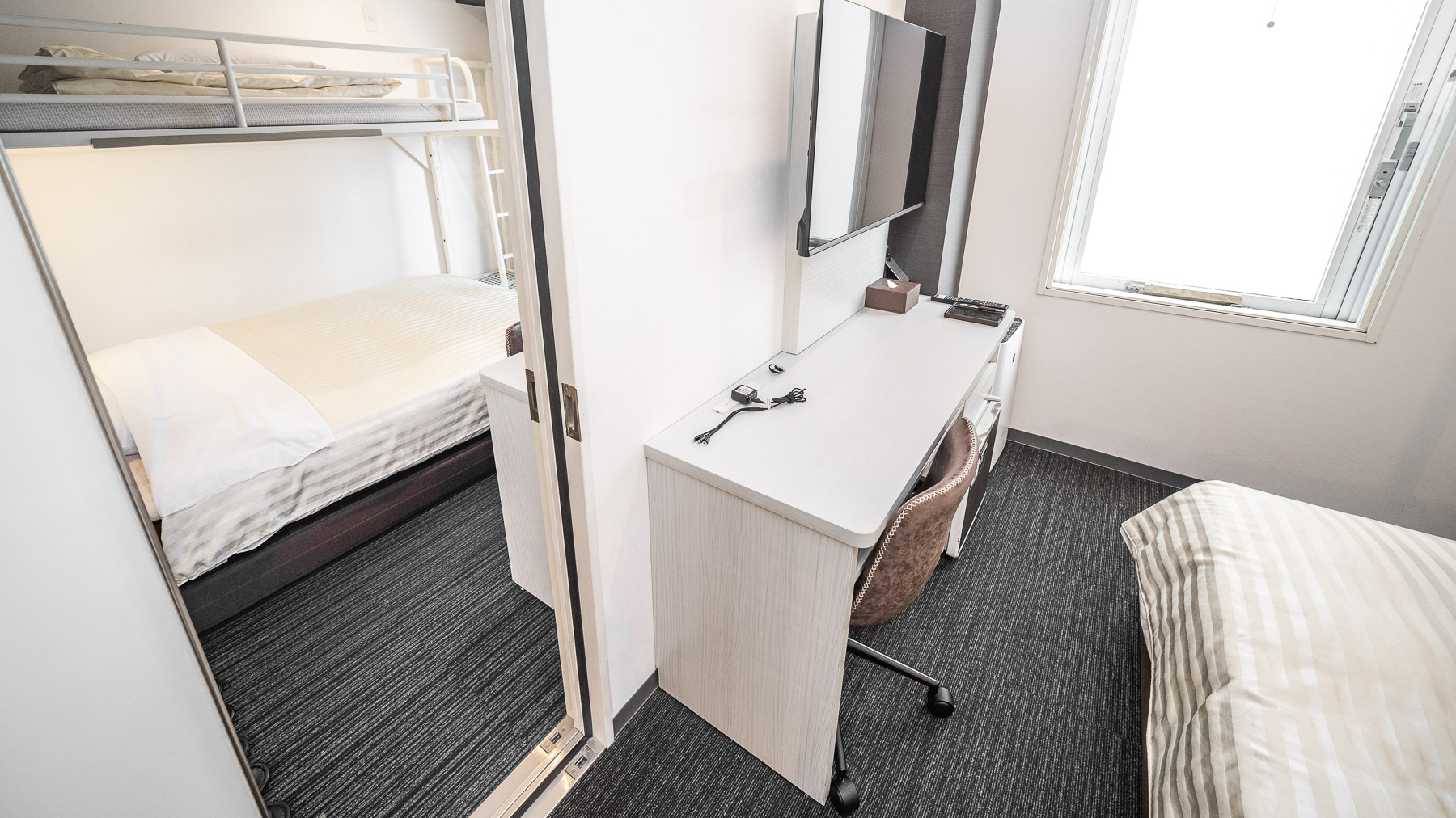 2部屋を中の扉で行き来できるお部屋です