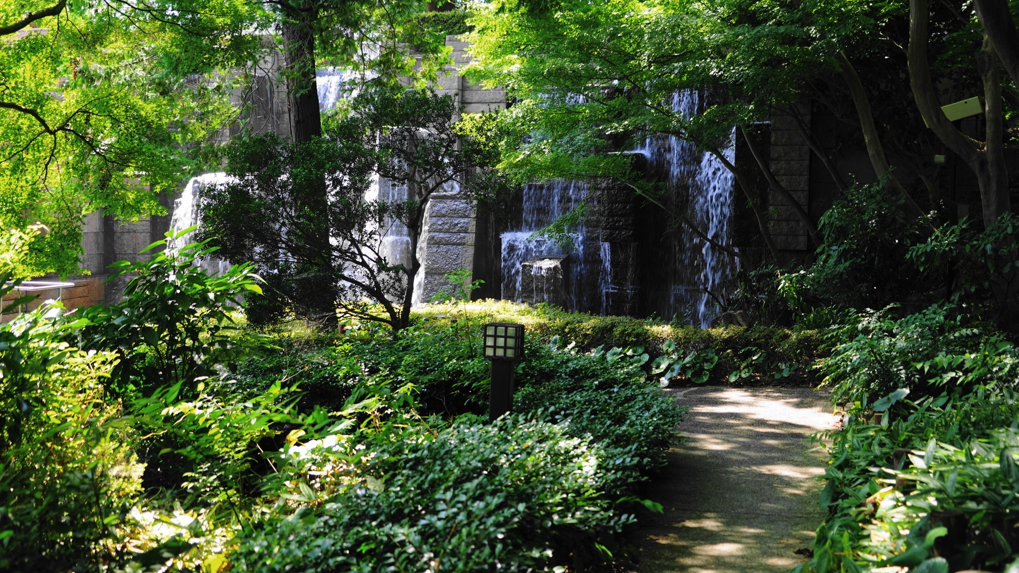 【当館から徒歩で10分】都会の喧騒から離れた、静かで美しい日本庭園です「御殿山庭園」