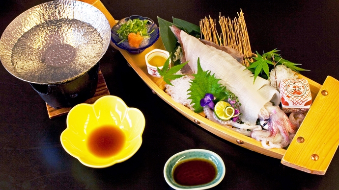 ご夫婦プラン お二人で姿烏賊一杯付「美食プレート会席」と地元のお肉3種 陶板焼き