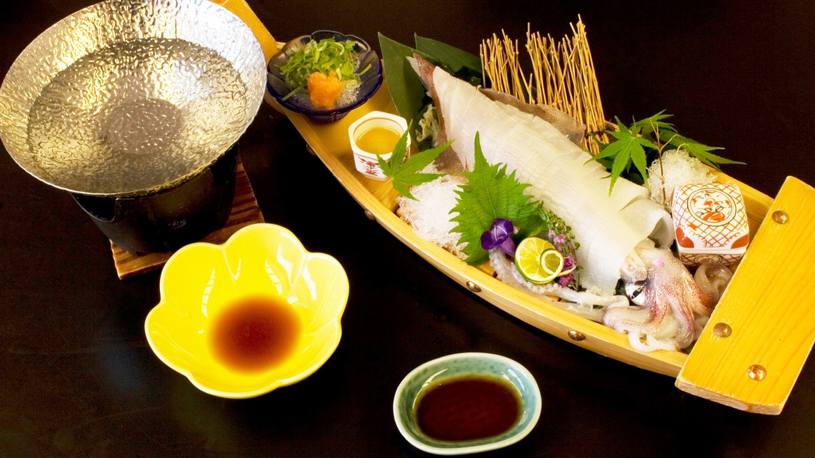 ご夫婦　お二人で姿烏賊一杯付き「美食プレート会席」と地元のお肉3種　陶板焼き