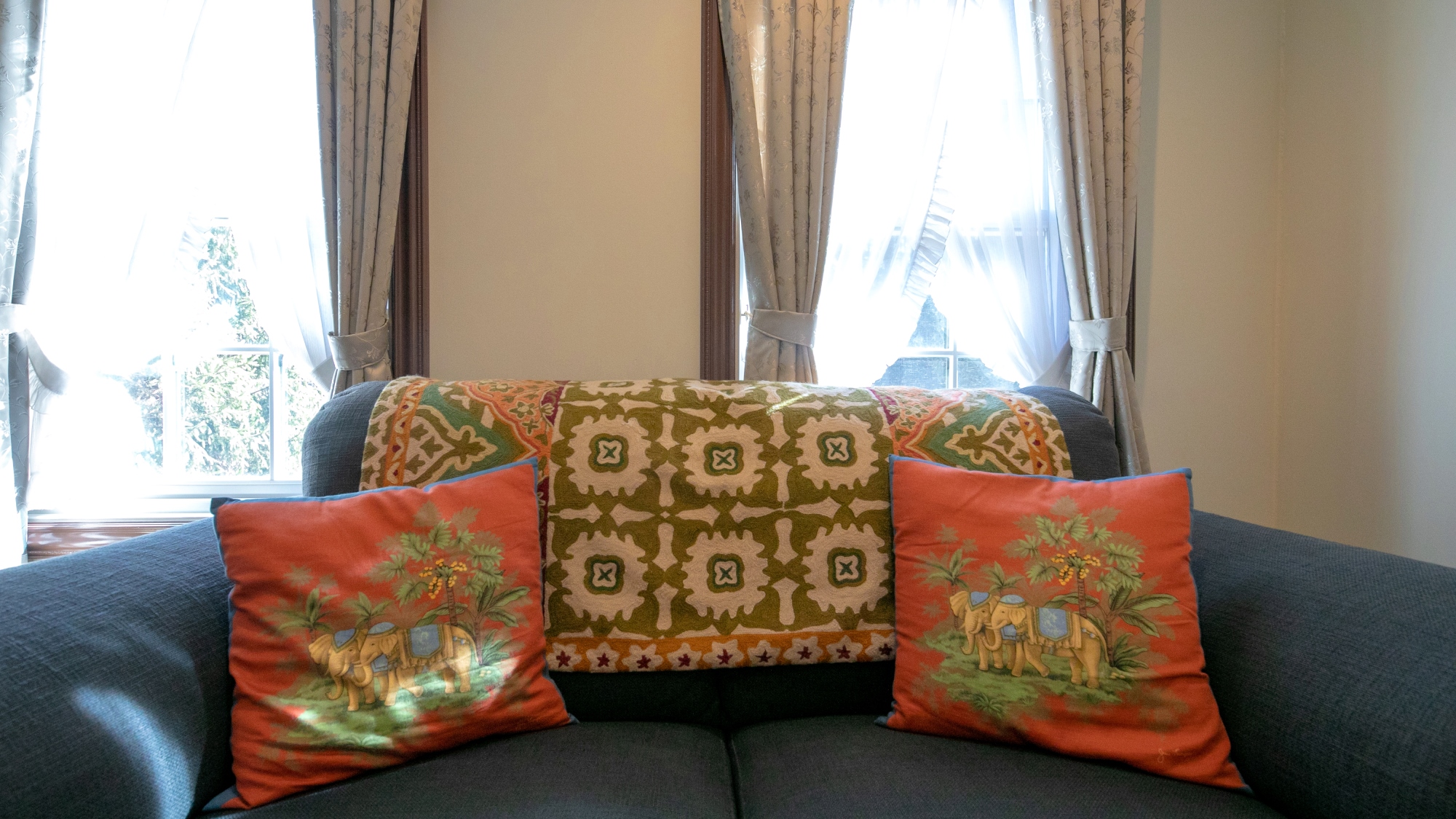 【ツイン一例】ファブリックが印象的なヨーロピアン調の設え