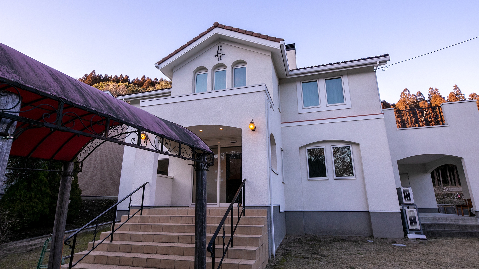 【ラベンダークラブ】外観_キッチンやドッグランなどを配した一棟