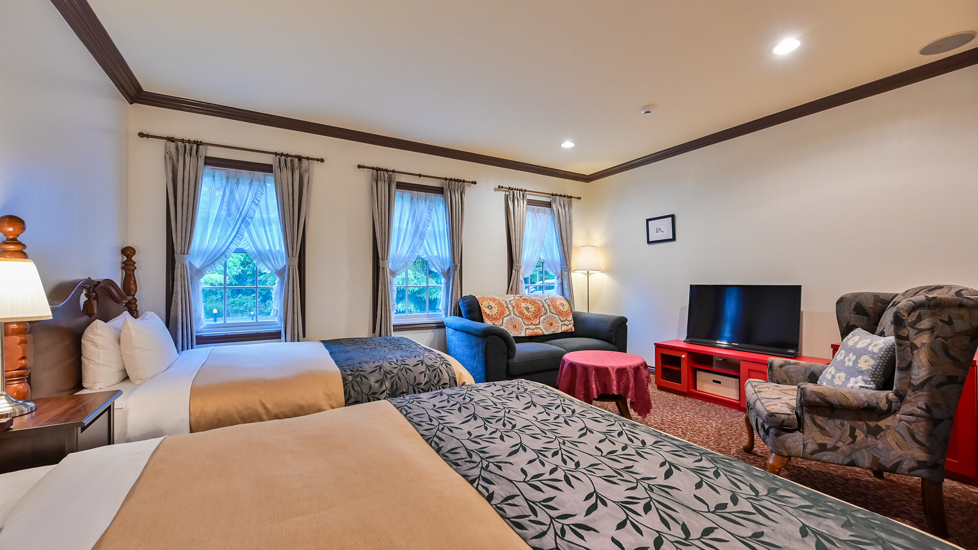 【ツイン一例】洗練された雰囲気のファブリックで非日常気分を満喫されて下さい。