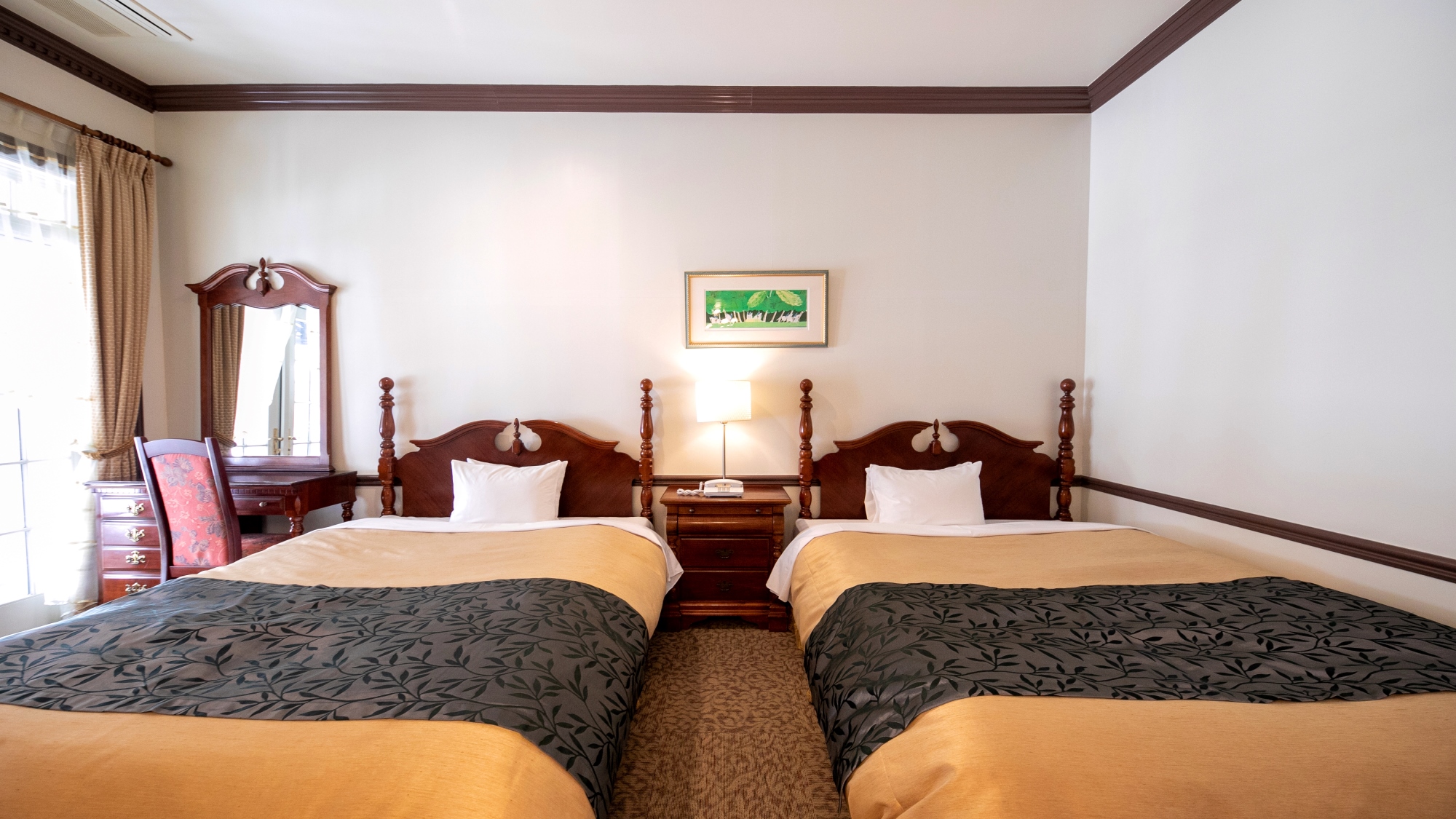 【デラックスツイン】エキストラベッドは１台まで設置できます。