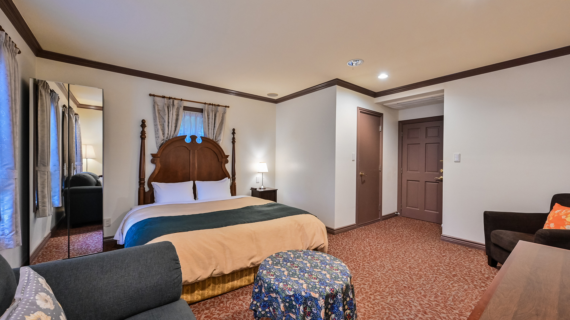 【ダブル】広めのお部屋はご夫婦・カップルでも楽しめる空間。