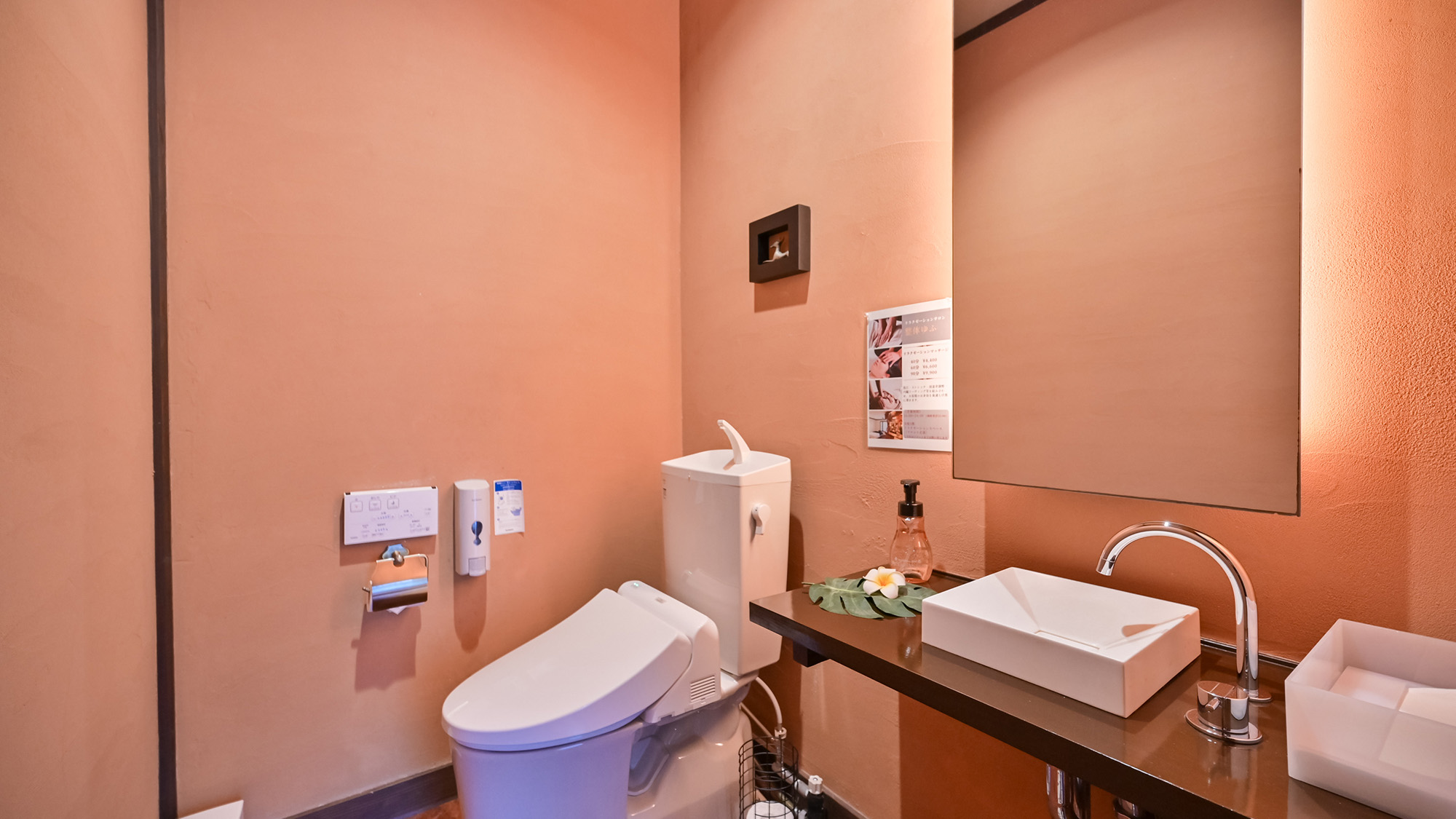 【離れ】広々と綺麗なトイレ