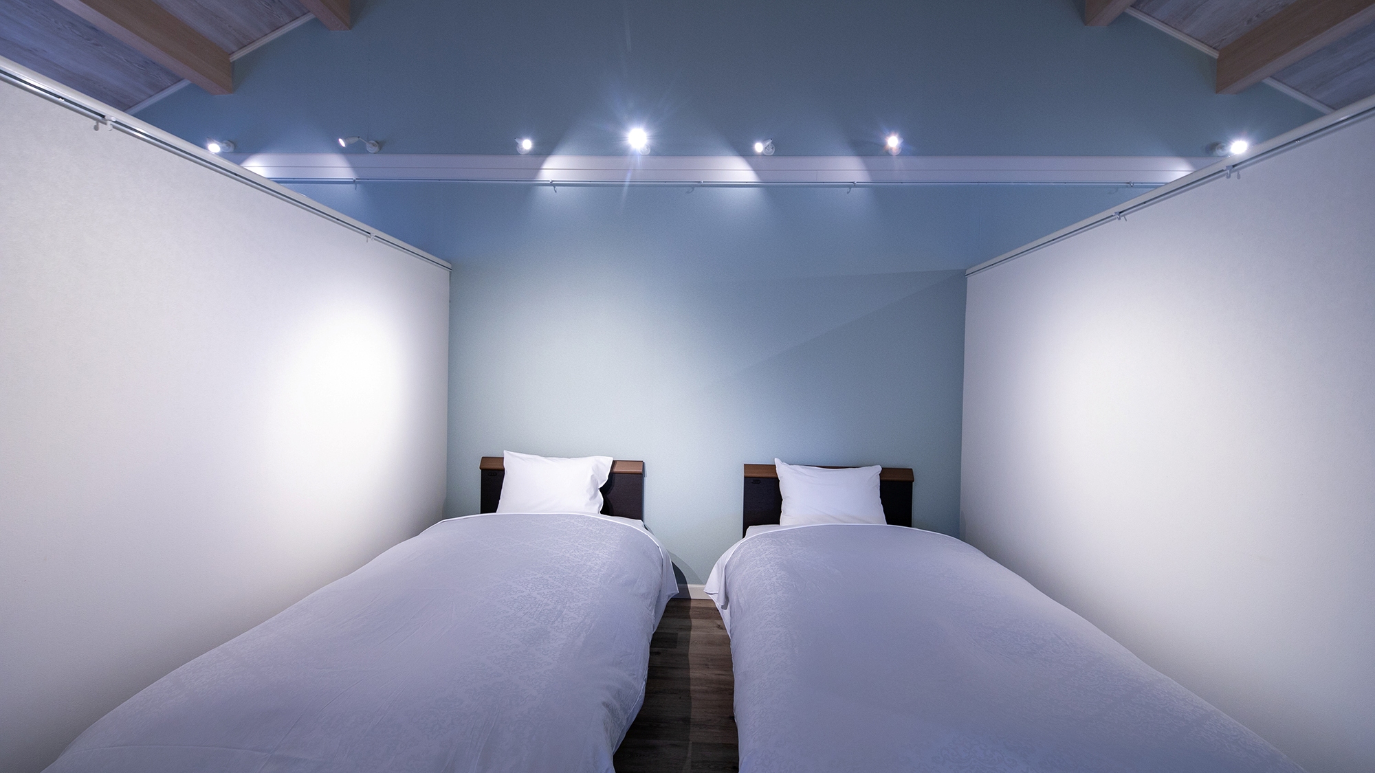 【ラベンダークラブ】寝室_寝心地のよいベッドで