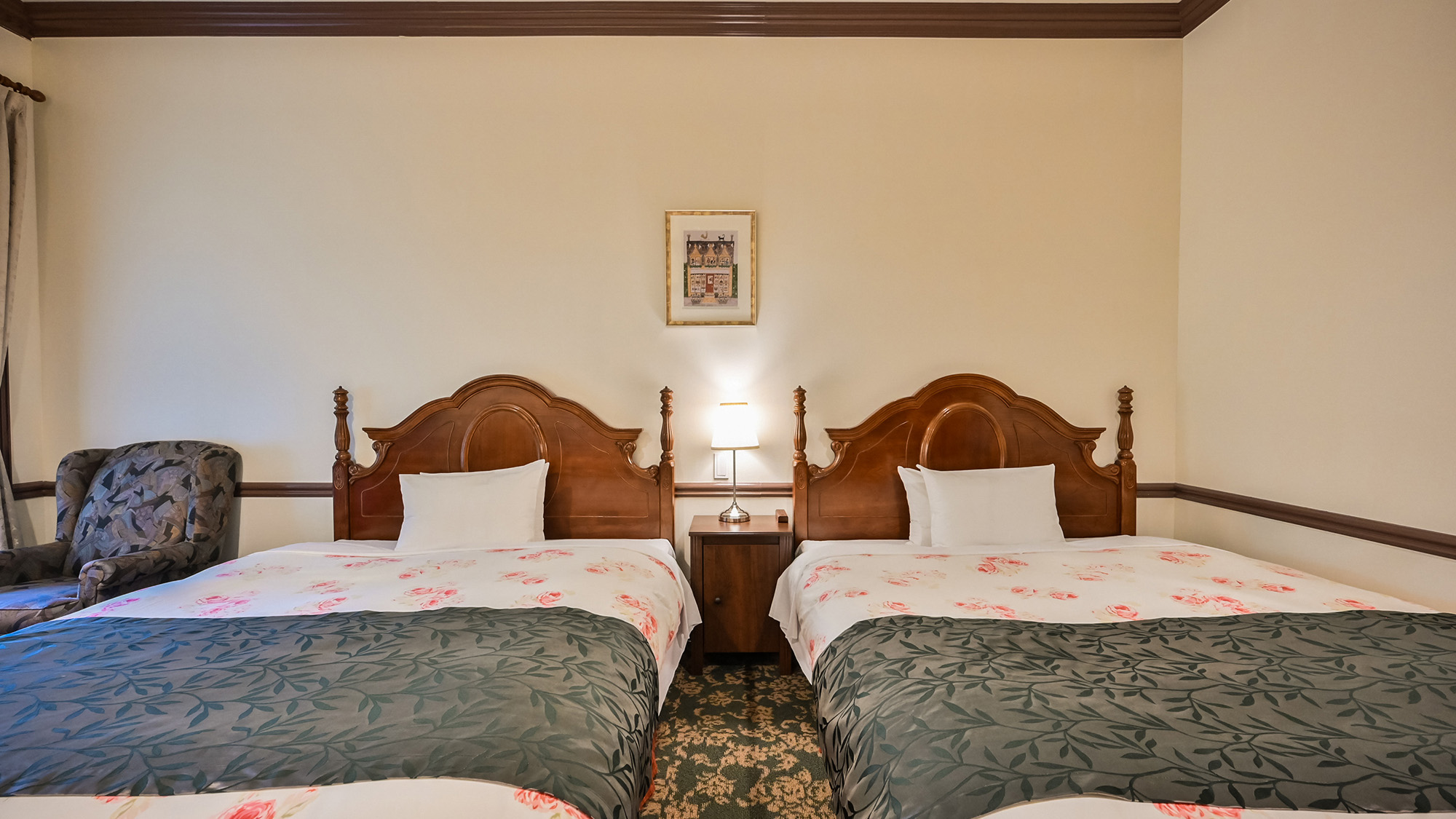 【フォース】広さ：48㎡　シモンズ社製のベッドで心地良い眠りをお届けします