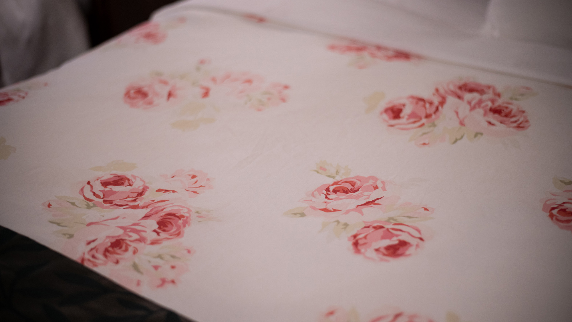 【フォース】華やかで可愛らしい花柄のファブリック