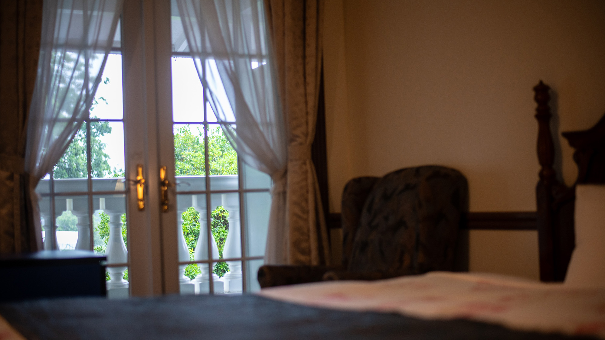 【フォース】窓からは朝日が差し込み気持ちの良い目覚め