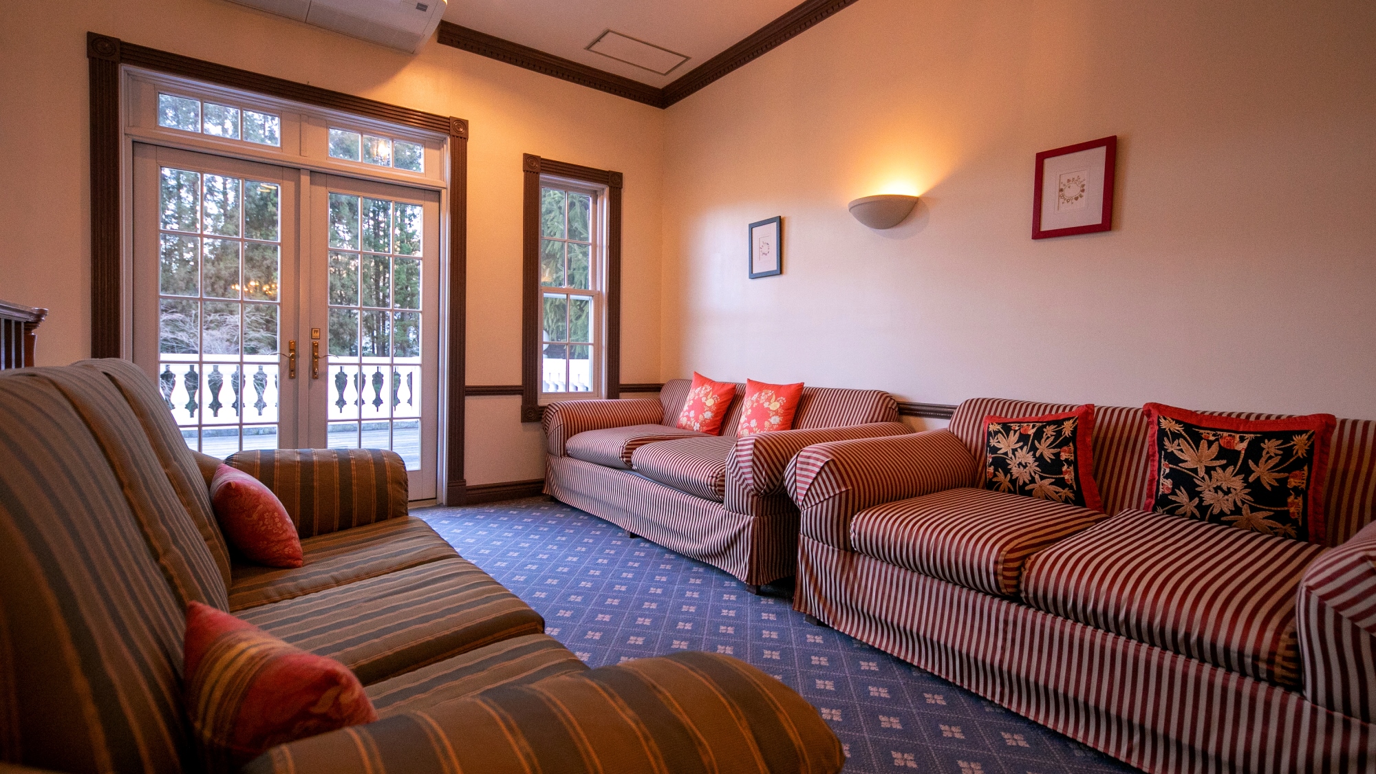 【ロビー２Ｆ】　テラス出入口