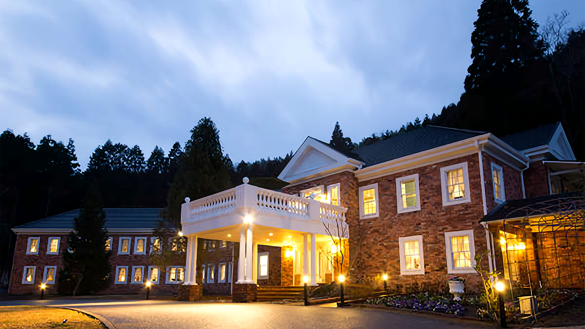 【ホテル外観】森のテラスの夜景