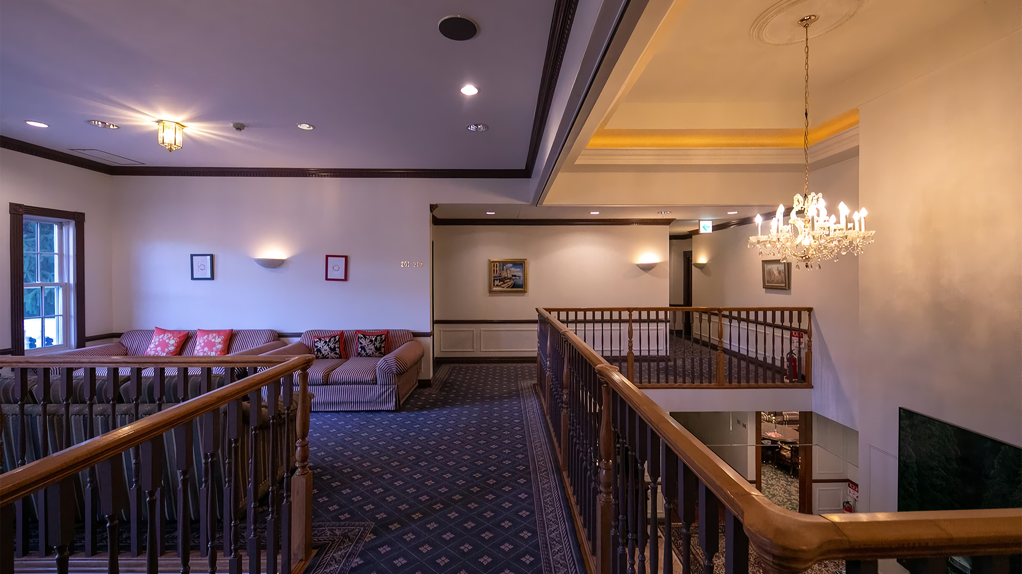 【ロビー２Ｆ】　テラス前