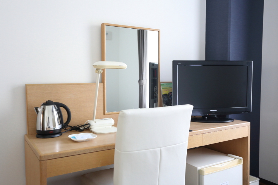 13㎡ Single Room: Desk