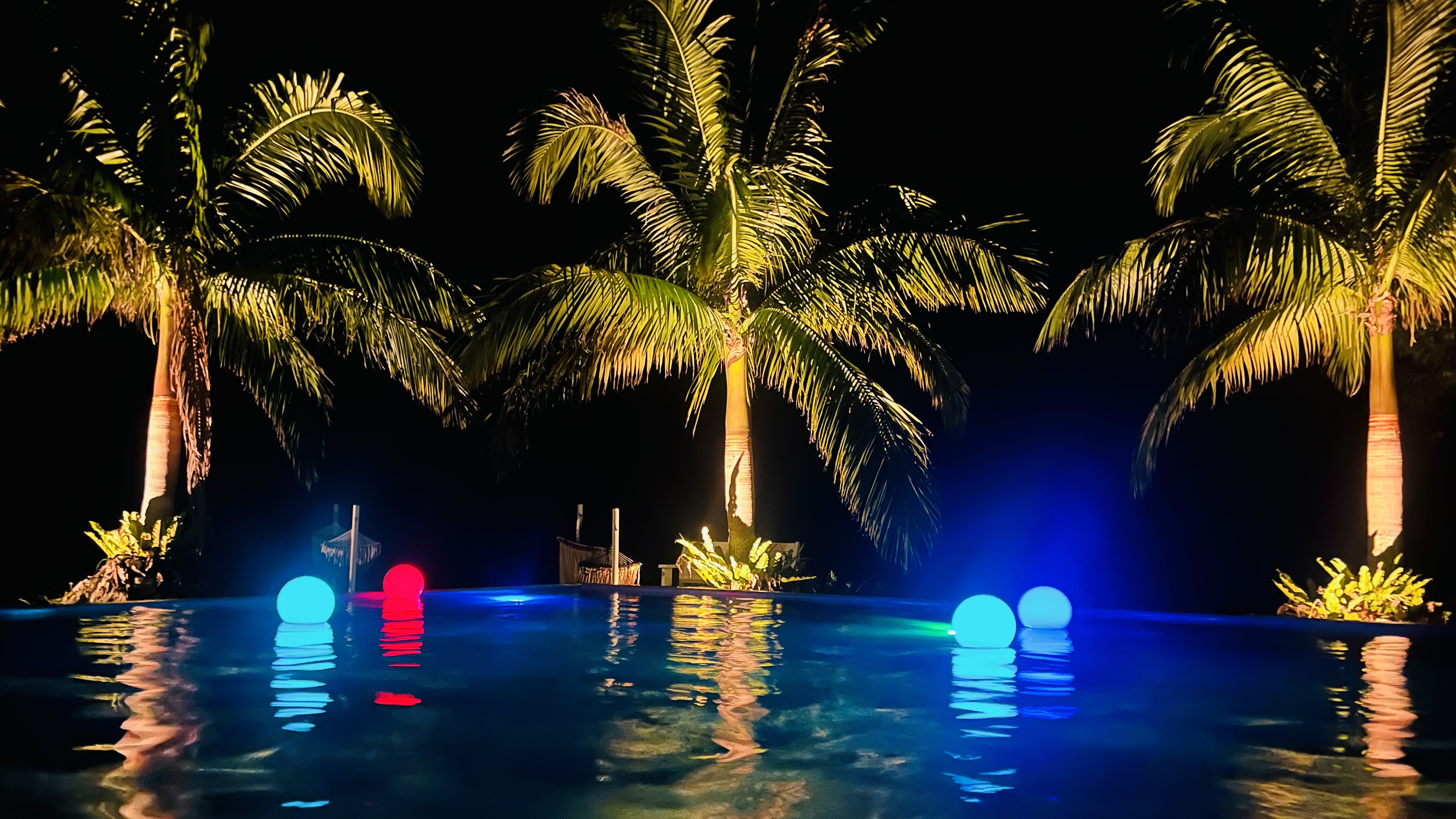 ナイトプール付きゲストハウス