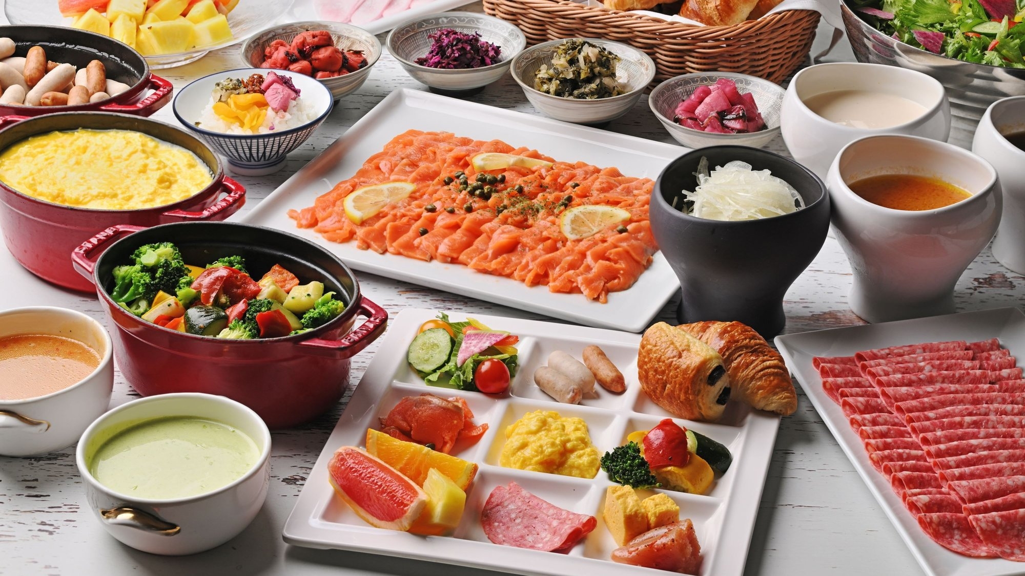 【35％OFF】【楽天スーパーSALE】洛北の豊かな緑に寄り添う、京都宝ヶ池ステイ（朝食付き）