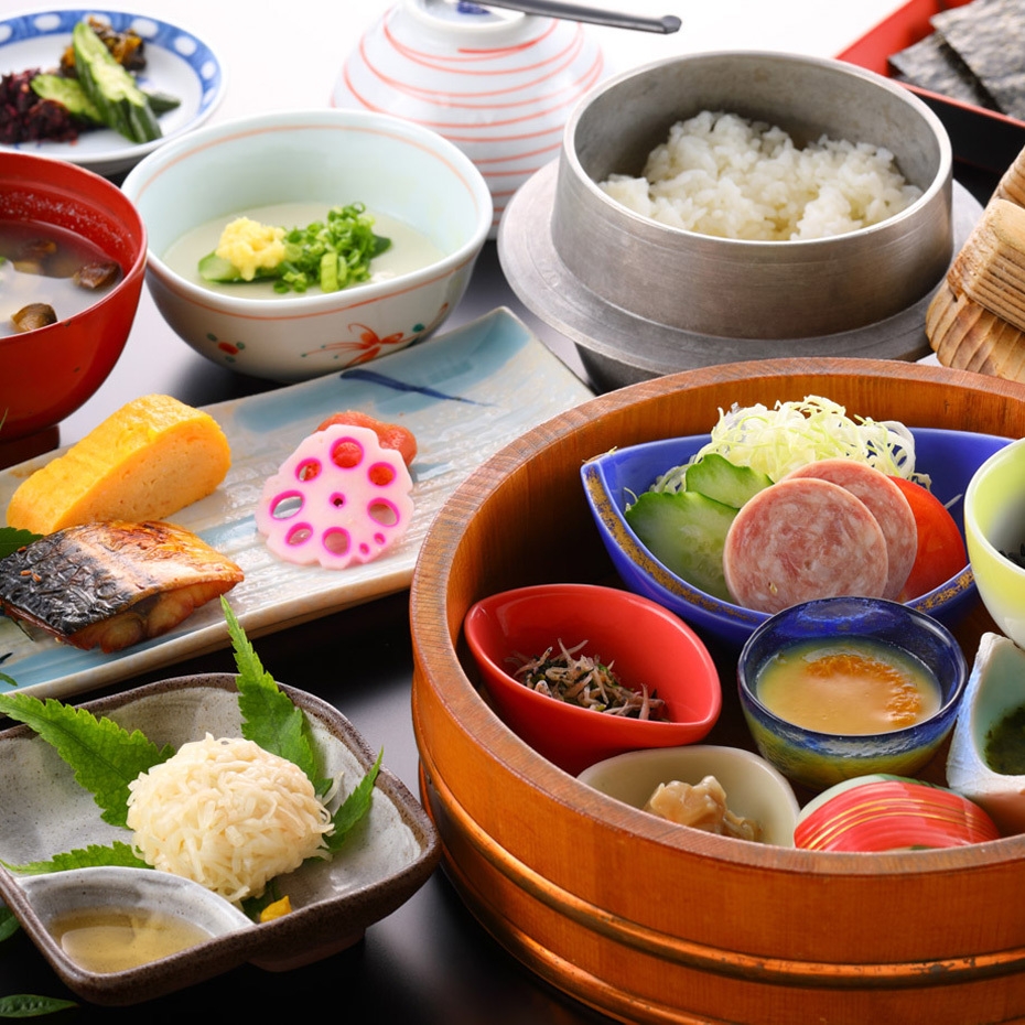 【一泊朝食付き】夕食は地元のお店で味わう！朝食付きプラン