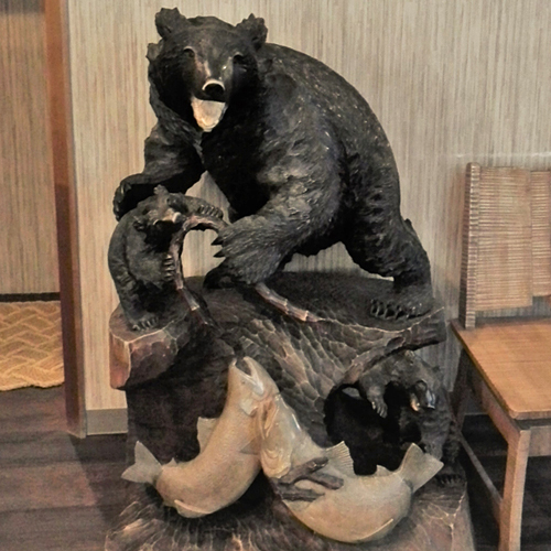 北海道といえばやっぱり熊の置物♪大迫力です！