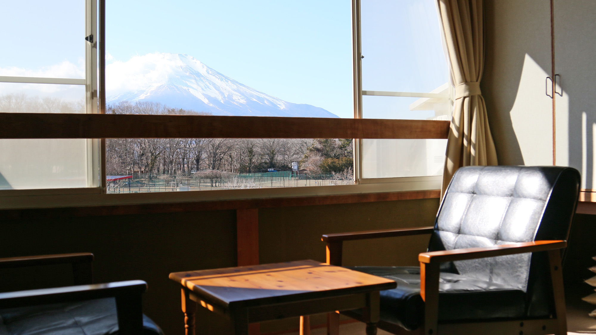 和室◆窓からは富士山を望むこともできます♪