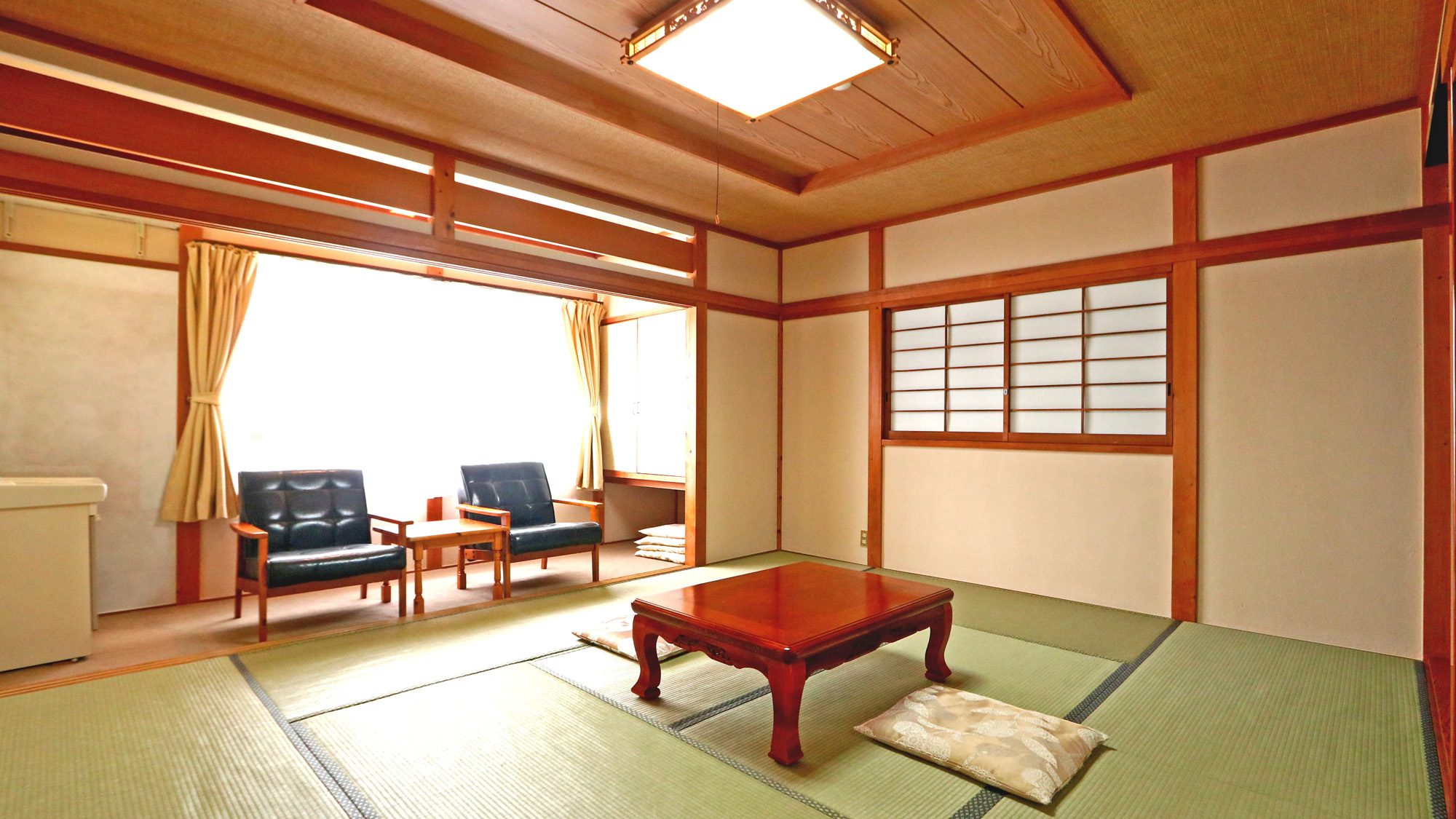 和室◆落ち着いた雰囲気の純和室で、ゆったりとお寛ぎください