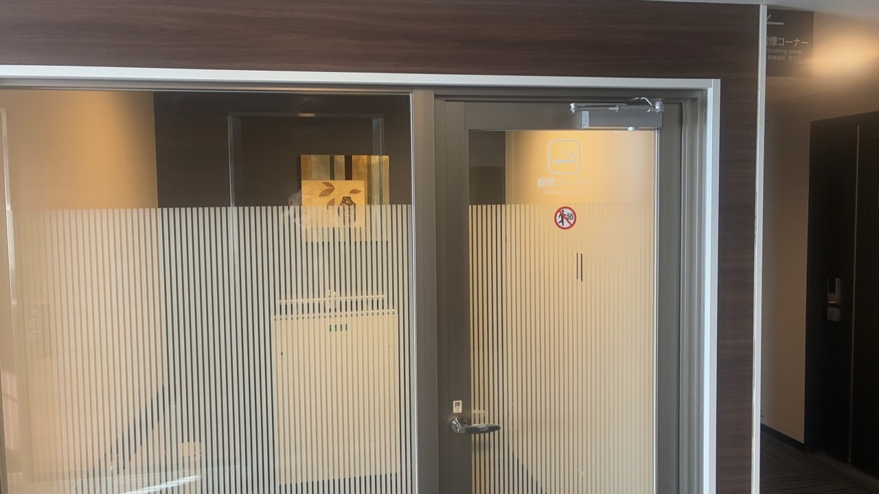 喫煙所　（3階・6階）