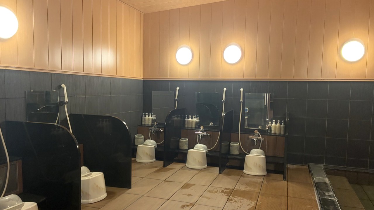女性大浴場　（洗い場5ヶ所）
