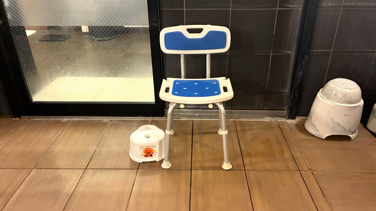 男性大浴場　お子様用イス　シャワーベンチ