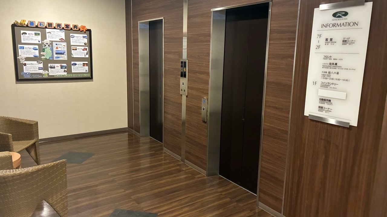 エレベーター前