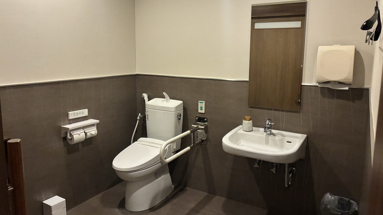 パブリックトイレ（1階）