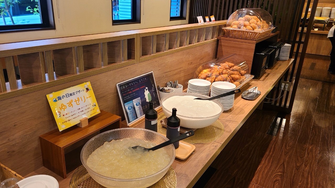 朝食メニュー　（海の日デザート）一例