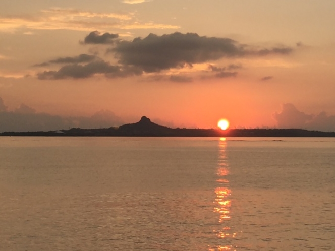 伊江島に沈む夕日