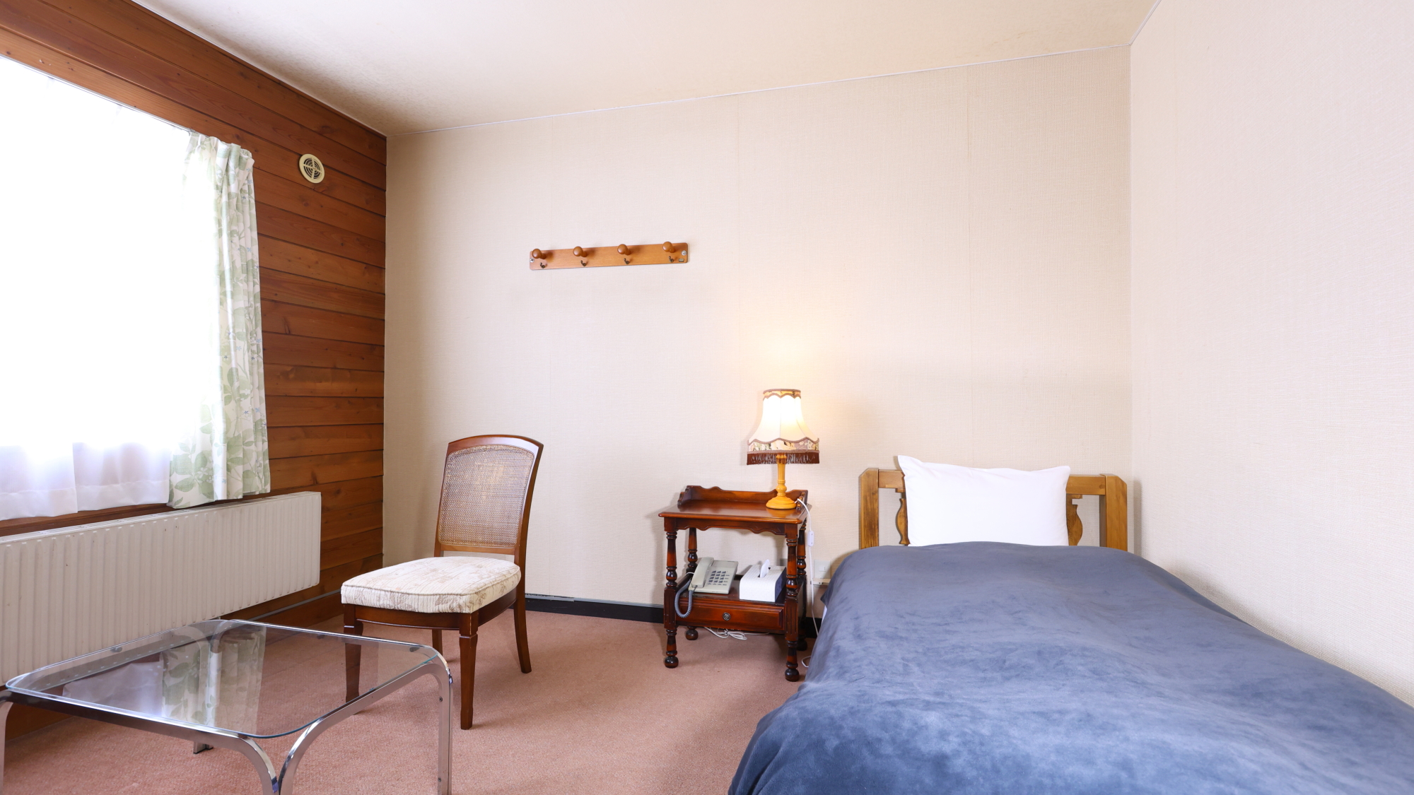 シングル１名　バストイレなし／禁煙