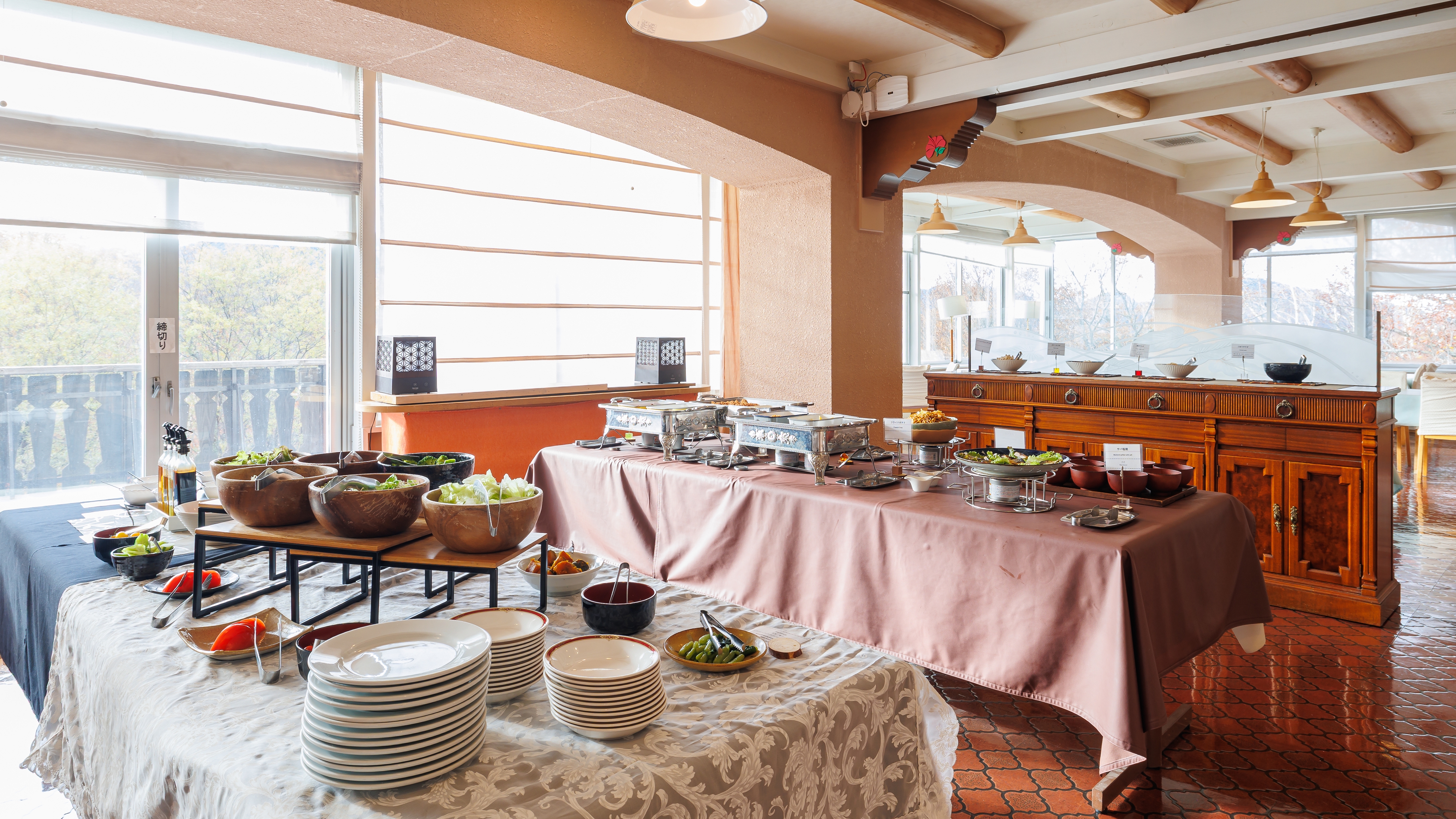 朝食バイキングの様子