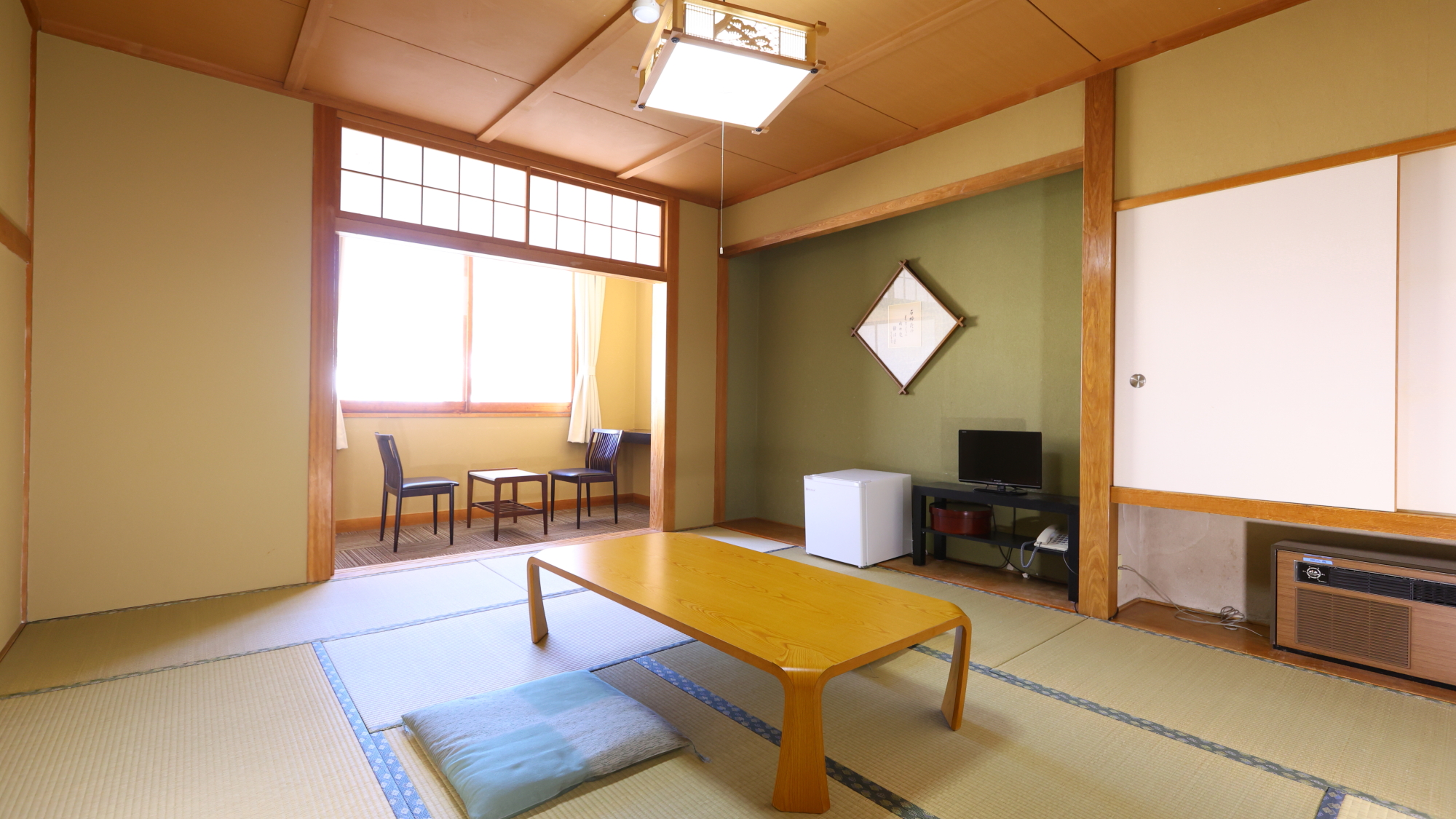 和室8～10畳 2～4名　バスなし／禁煙